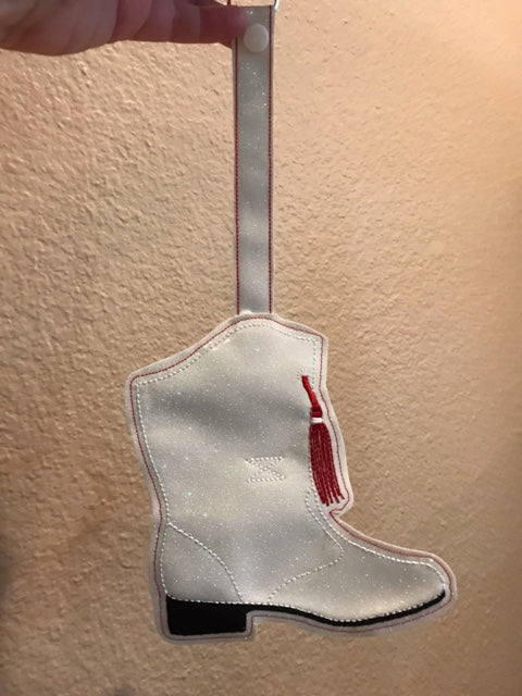 Pom Holder